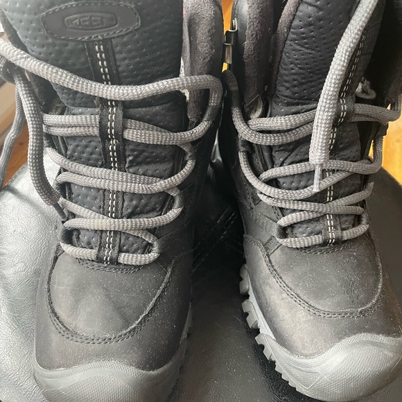 Winter Boots - Picture 2 of 6